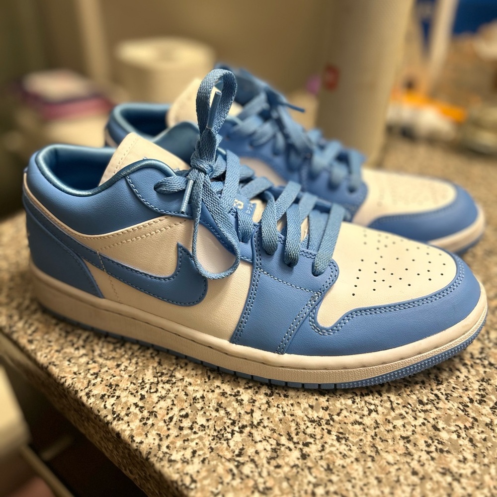 Jordan 1 Low UNC Women’s Size 10 (Men’s 8.5)